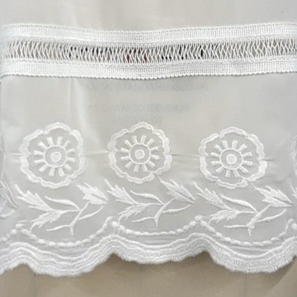 Reitman 3/4 Sleeve White Top w/EMB and Lace trims - Picture 2 of 5